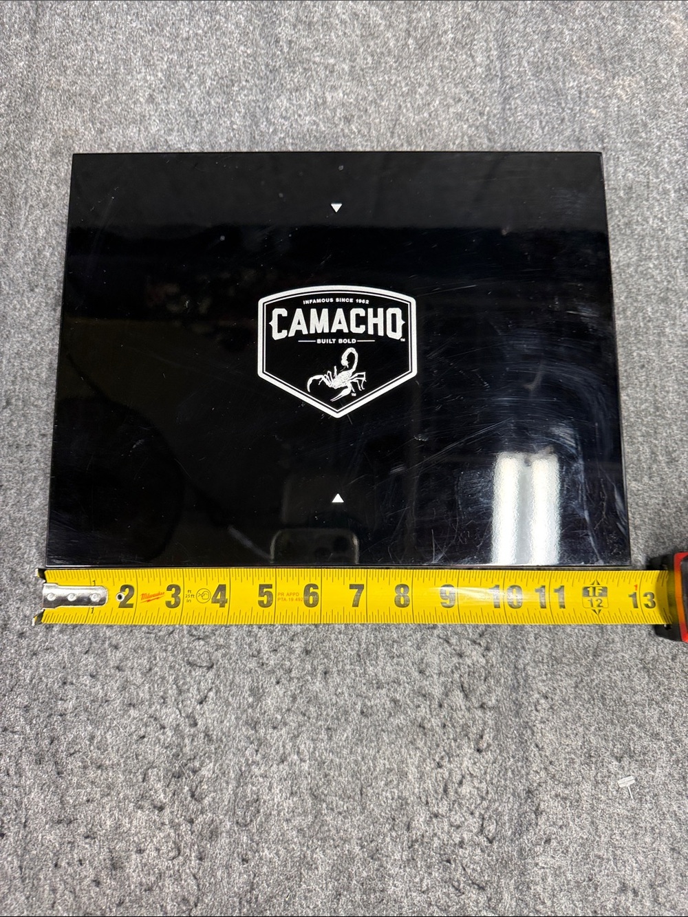 Camacho Black Gloss Finish Cigar Box - Picture 9 of 14